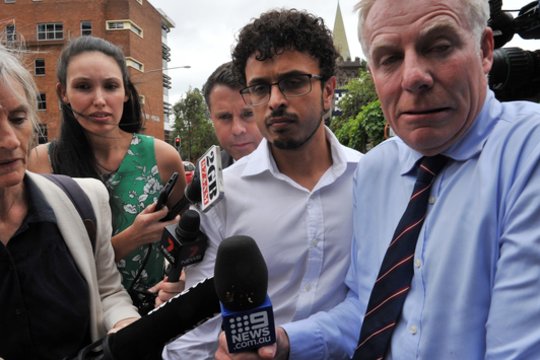 Australijos kriketo žaidėjo U. Khawajos brolis areštuotas dėl suklastoto „taikinių sąrašo“