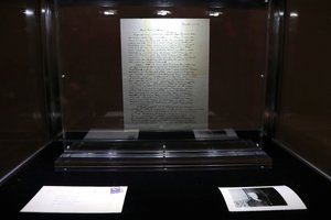 A. Einsteino laiškas su abejonėmis dėl Dievo aukcione parduotas už 2,89 mln. dolerių