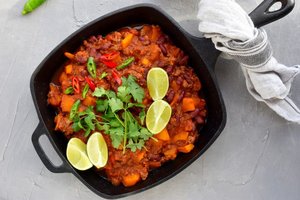 Lengvai ir greitai pagaminamas aštrus moliūgų troškinys