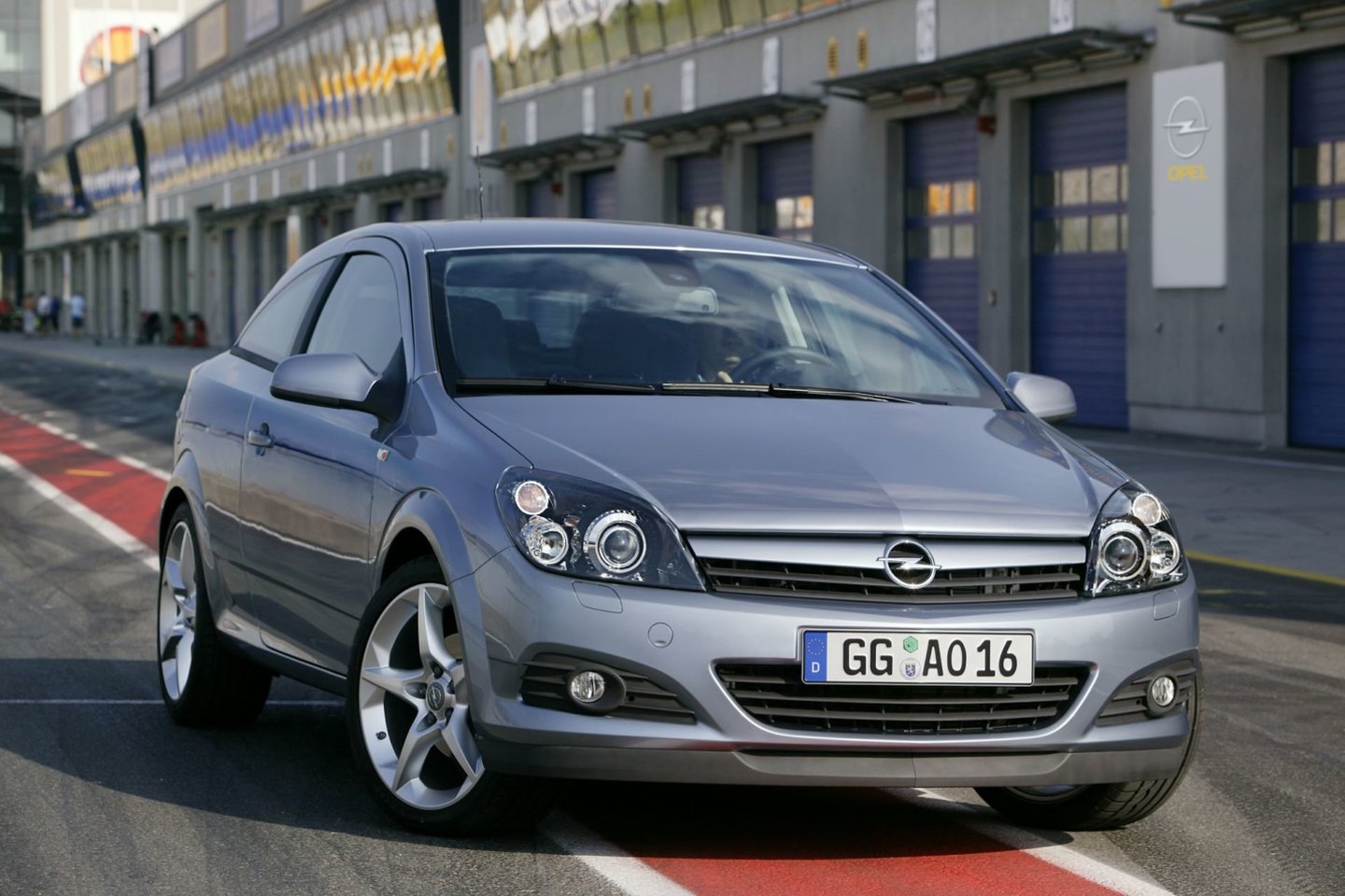  „Opel Astra“ (2005 m.).<br> Gamintojo nuotr.