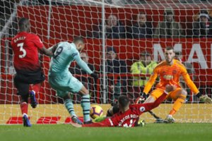 Anglijoje – atkaklios „Premier“ lygos milžinų lygiosios