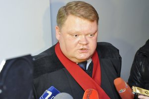 Visiškai girto vairavusio prokuroro kelyje – ne tik išverstas šviesoforas: sprendimas virto skandalu