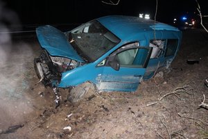 Telšių r. nuo kelio nuslydo automobilis: diržo neprisisegęs vairuotojas žuvo iškart
