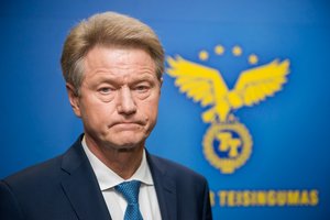 Susitikimu su V. Putinu besigiriančiam R. Paksui – griežta premjero kritika