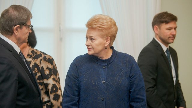 Dalia Grybauskaitė ėmėsi iniciatyvos: pasiūlė planą mokytojų problemoms spręsti