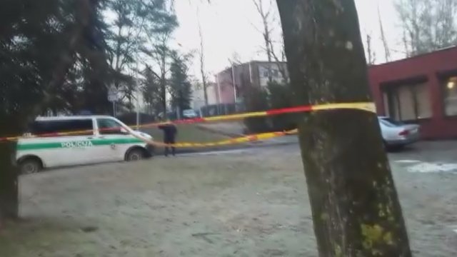 Vaizdai iš įvykio vietos: Vilniuje pasipylė šūviai, vienas vyras dar ieškomas