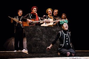 Keistuolių teatro premjera „Hop!” šuoliuoja per netikėtas Donaldo Bisseto istorijas