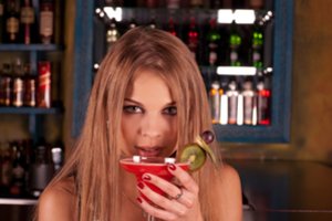 Tokios moters nelinkėtų niekam: „Baisu žiūrėti, kaip smukdo mano draugą“