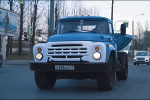 Internetą užkariauja beprotiškas ZIL sunkvežimis su 600 AG galios BMW varikliu