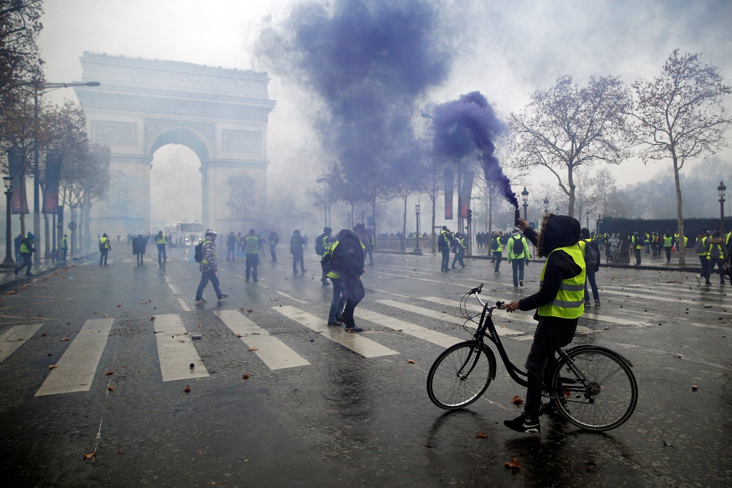 Vadinamieji geltonųjų liemenių protestai Prancūzijoje.<br>AFP/Scanpix nuotr.