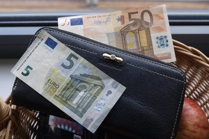 Baimės akys plačios – draudikams vis plačiau atveria pinigines