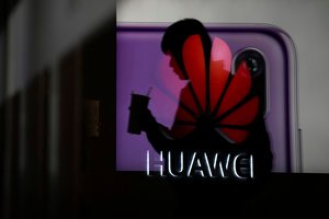 Europos technologijų komisaras: ES turi sunerimti dėl „Huawei“
