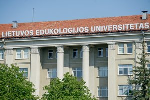 Universitetų jungtuvių įkaitai: studentai situaciją vadina absurdiška