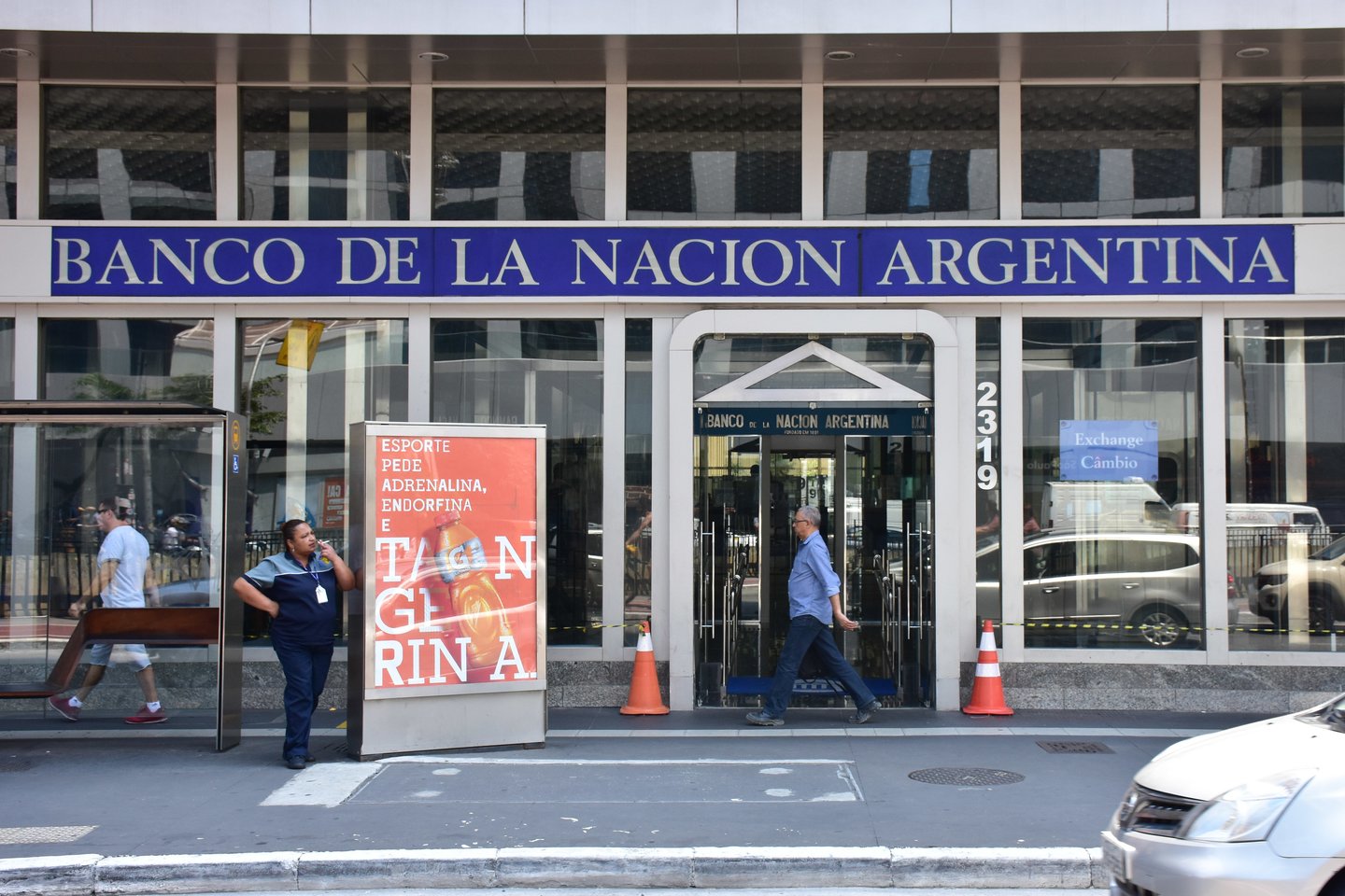 Šiaurės rytų Brazilijoje 11 žmonių – šeši užpuolikai ir penki įkaitai, įskaitant vieną vaiką – penktadienį žuvo per anksti ryte surengtus mėginimus apiplėšti du bankus, pranešė vietos metai, policijai sužlugdžius nusikaltėlių veiksmus.