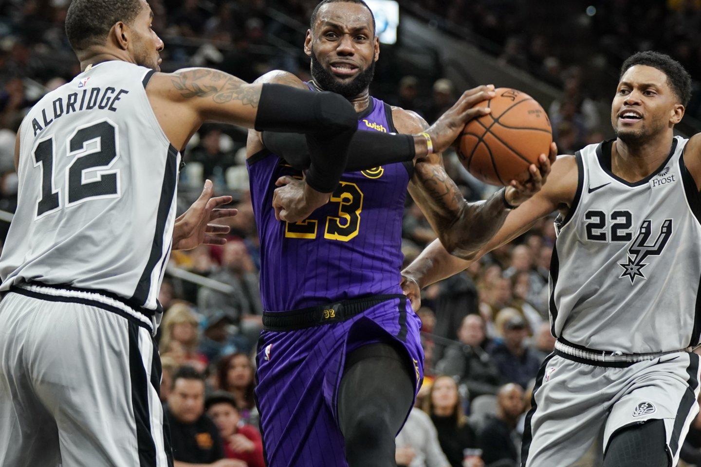 „Lakers“ pralaimėjo „Spurs“ komandai.