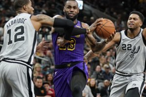 NBA naktis: monstriškos L. Jameso pastangos bei čempionų triumfas Milvokyje