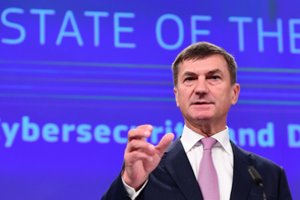 „Huawei“ pareiškė esanti „nusivylusi“ EK pirmininko pavaduotojo A. Ansipo pareiškimais