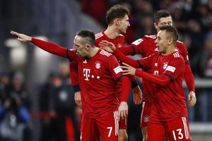 „Borussia“ išgelbėjo 18-mečio įvartis, „Bayern“ sutriuškino varžovus