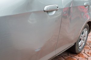 Trinktelėjimas durelėmis į kitą automobilį – atsirūgs labiau nei manėt