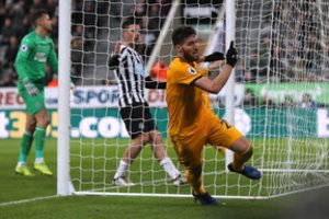Anglijoje „Newcastle“ futbolininkus namuose „sudraskė“ Vulverhamptono „vilkai“