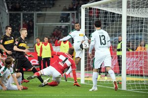 Vokietijoje „Borussia“ futbolininkai vejasi bendraklubius iš Dortmundo 