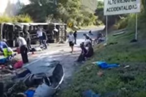 Tragedija Kolumbijoje: krepšinio komandą vežęs autobusas virto, žuvo 13 žmonių
