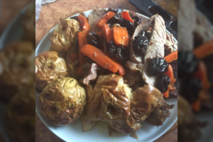 Kalakutas su daržovėmis ir obuoliais pagal paprastą, bet patikimą receptą