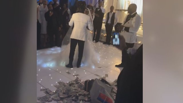 Garsaus reperio elgesys vestuvėse apstulbino – ant grindų tėškė kalną pinigų