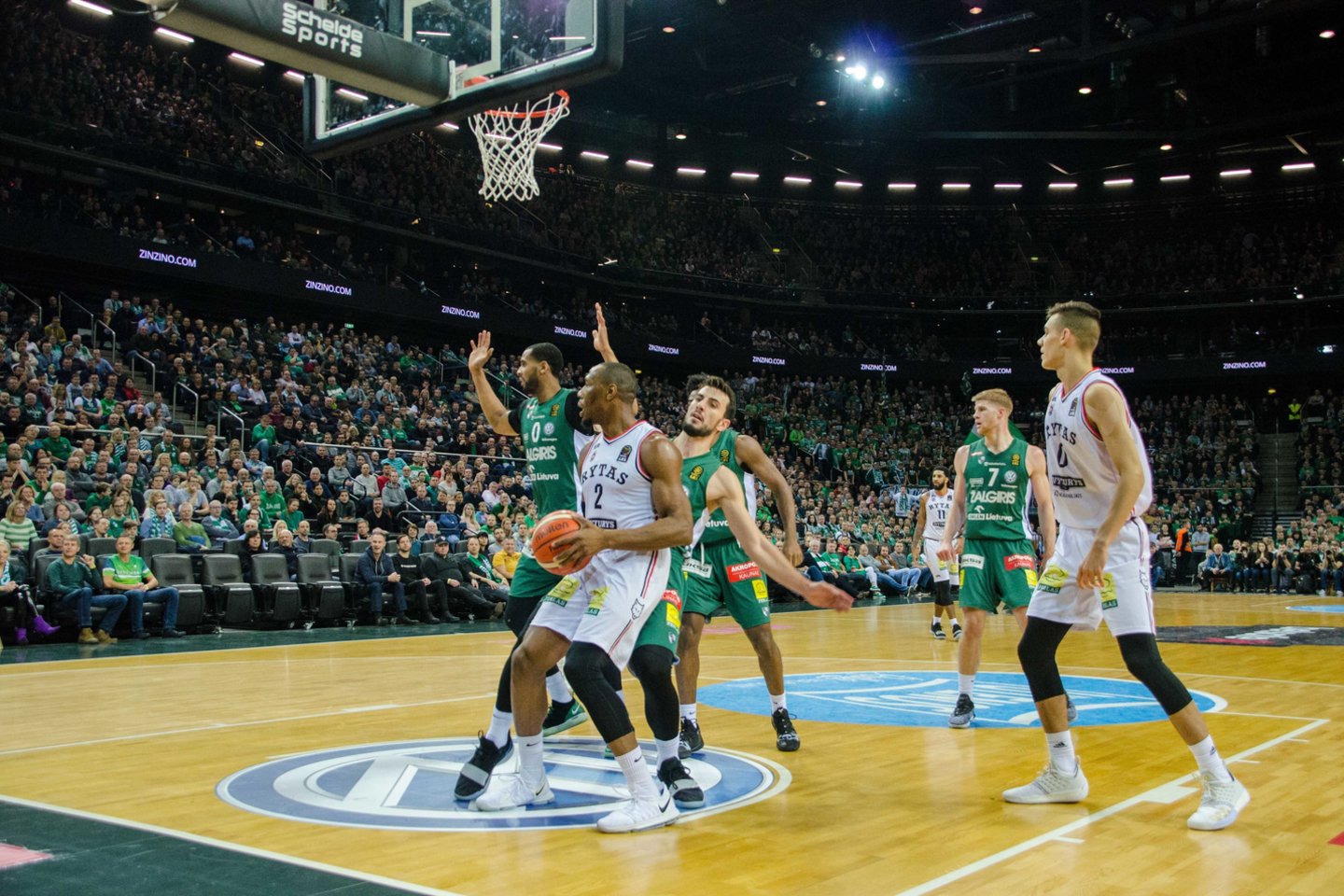 „Žalgirio“ ir „Ryto“ dvikova šįkart buvo ne tik emocionali, tačiau ir su peštynių priekoniu