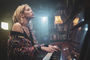 Naują klipą pristatanti Monique: „Tai lyg vaistas sudužus santykiams“