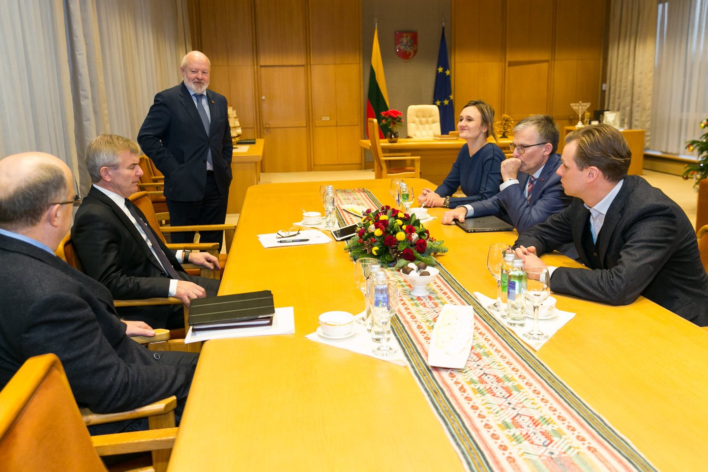 Seimo pirmininkas Viktoras Pranckietis susitiko su Seimo frakcijų seniūnais. <br> T.Bauro nuotr.