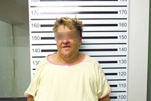 Meistriškai senolius apgaudinėjusi moteris atskleidė savo triukus: gymį slėpė dažydama plaukus