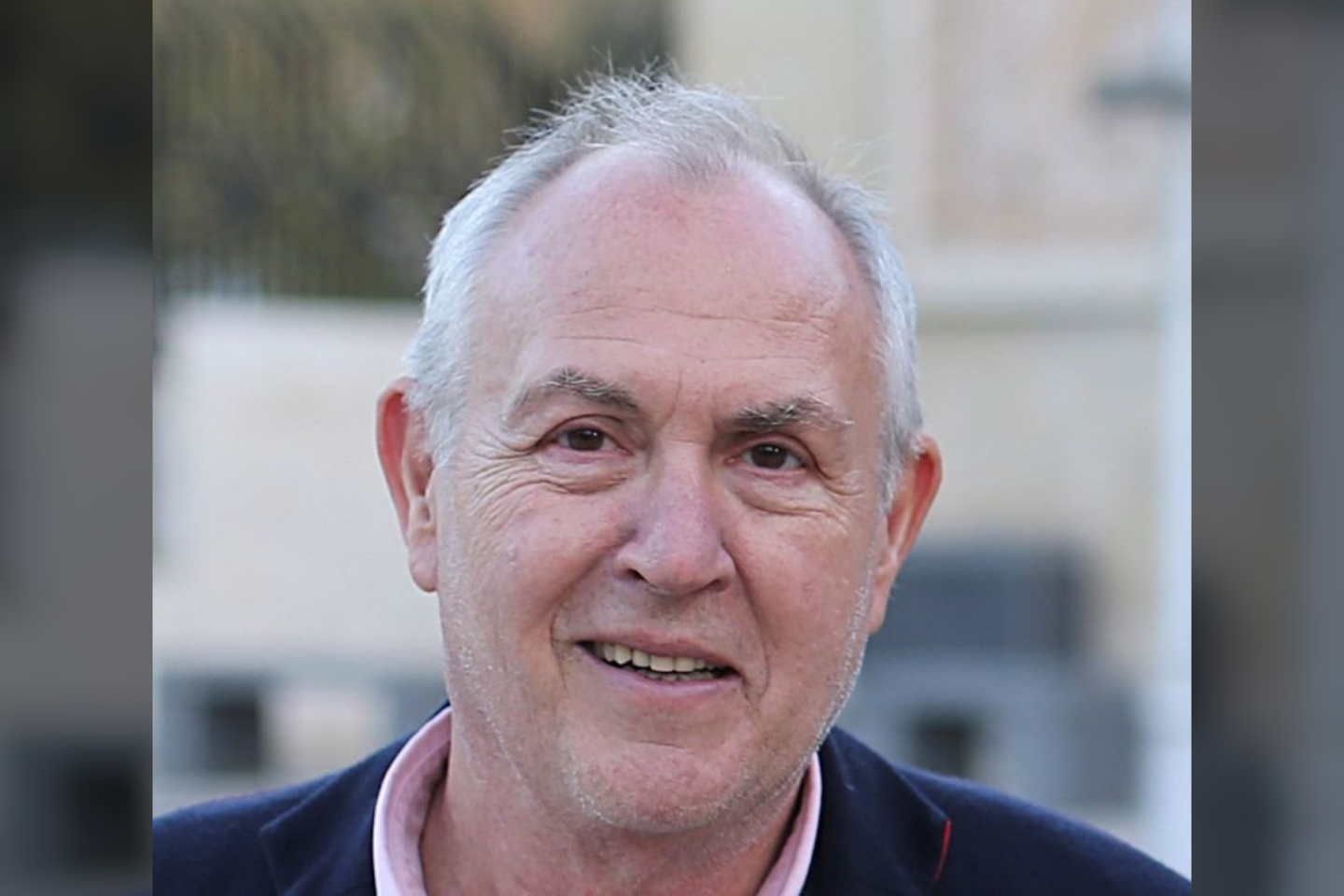 Sammy Ketz yra AFP Artimųjų Rytų vyriausiasis reporteris, 2003-ųjų Bajo ir Kalvadoso premijos karo korespondentas ir 1988-ųjų Albert’o Londres’o premijos laureatas.