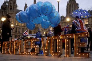 Theresa May pradeda kelionę po Europos sostines, mėgins išsiderėti nuolaidų