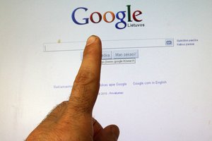 Rusijos ryšių prievaizdas skyrė baudą „Google“, dabar imsis  „Twitter“ ir „Facebook“