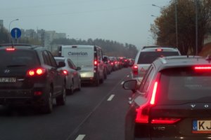 Savaitė prieš šventes vairuotojams bus itin sunki: patarė, ko galima griebtis