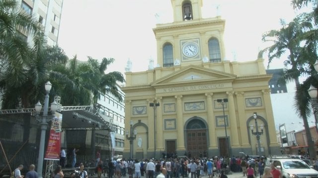 Kruvinas išpuolis katedroje: užpuolikas nušovė 5 maldininkus 