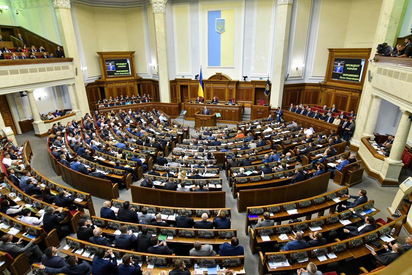 Luhansko srities separatistai perdavė Ukrainos valdžiai 42 iki konflikto Donbase pradžios nuteistus asmenis, panorusius atlikti bausmę Kijevo kontroliuojamose įstaigose, trečiadienį pranešė Ukrainos žmogaus teisių ombudsmenė.