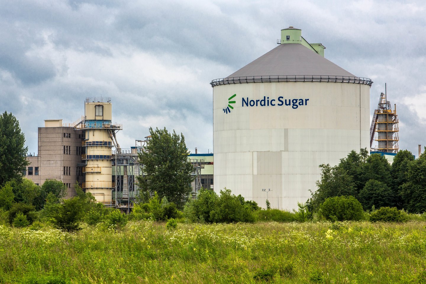 Vienos didžiausių cukraus gamintojų Europoje Danijos „Nordic Sugar“ valdoma Lietuvos bendrovė „Nordic Sugar Kėdainiai“ ketina investuoti 12 mln. eurų į gamyklos atnaujinimą. <br>V.Balkūno nuotr.
