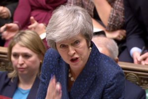 Skandinama „Brexit“ sutarties britų premjerė Theresa May atlaikė smūgį