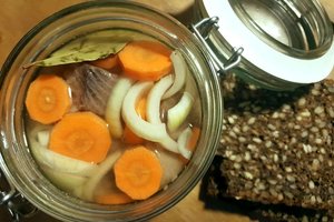 Marinuota silkė: vos du eurai, dešimt minučių darbo, o šlovė – ilgam