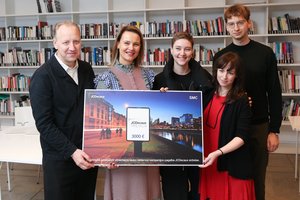 Artėjančių Šv.Kalėdų staigmena. Prestižinė „JCDecaux premija“ – už kūrinį apie tikėjimą