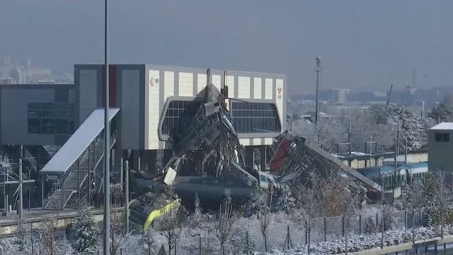 Per traukinio ir lokomotyvo susidūrimą Turkijoje žuvo 9 žmonės