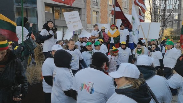Dar vienas skambus lietuvių protestas – šįkart Briuselyje