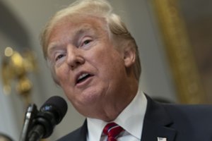 Donaldas Trumpas sulaužė ilgametę tradiciją