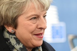 Britų premjerė Th. May patvirtino atsistatydinsianti dar iki 2022-ųjų rinkimų