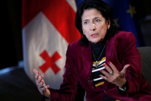 Pirmąkart Sakartvelui vadovaus moteris, tačiau džiaugtis nėra kuo