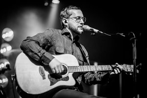 T. Sinickis pristato kalėdinę dainą ir klipą, kuriame nėra nė vienos eglės – tik supermodeliai