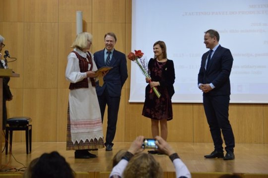 Premijomis apdovanoti sėkmingiausi tradiciniai amatininkai