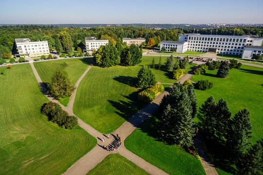Lietuvos mokslininkai „įdarbina“ moliūgų miltus, pupų stiebus ir musių kiaušinius